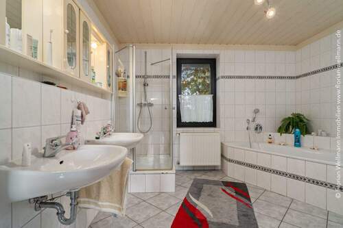 Tageslichtbad (12,93m²) mit ... - 