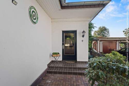 Hauseingang ... - 7 Zimmer Einfamilienhaus zum Kaufen in Oyten