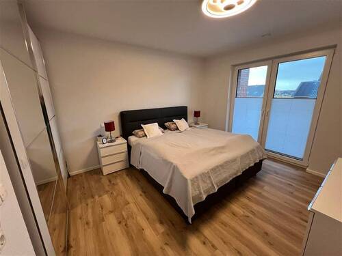 Schlafzimmer mit Zugang zur Terrasse - 