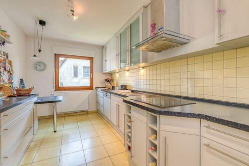 Küche mit Einbauküche - 