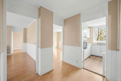 Flur - 3 Zimmer Etagenwohnung zum Kaufen in München / Perlach