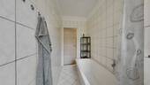 mit Badewannen-Dusch-Kombination - 