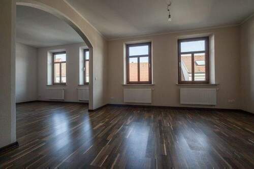 Wohnzimmer mit Essecke - Top Investition - 50% Anteil an schönem Mietshaus in Toplage von Forchheim. Noch günstig, aber die Immobilienpreise steigen wieder!