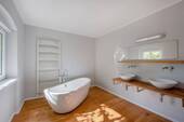 Bad mit freistehender Wanne - 