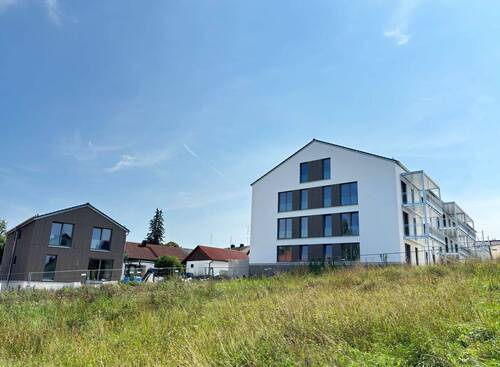 Außenansicht vom Schlittenberg - Baustand August 2025 - 2 Zimmer Etagenwohnung zum Kaufen in Markt Schwaben