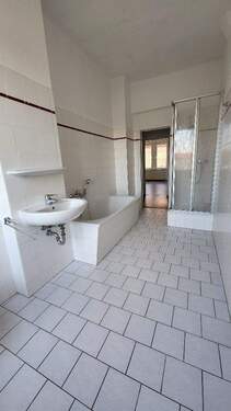 Bad-1.jpg - 2 Zimmer Etagenwohnung zur Miete in Erfurt