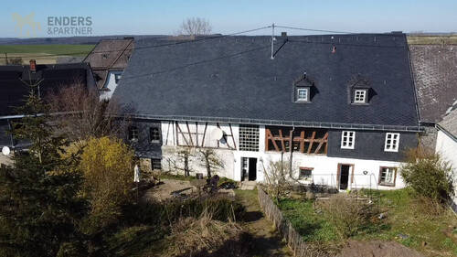 Bild 1 - Bezauberndes Bauernhaus mit Scheune und großem Grundstück - Vielseitige Möglichkeiten in idyllischer Lage in Kleinich!