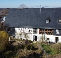Bezauberndes Bauernhaus mit Scheune und großem Grundstück - Vielseitige Möglichkeiten in idyllischer Lage in Kleinich!