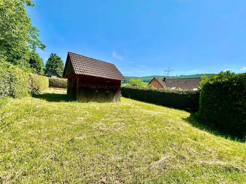 Einladendes Freizeitgrundstück neben dem Haus - 
