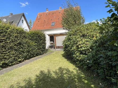 Gartenbereich mit Blick zum Haus - 