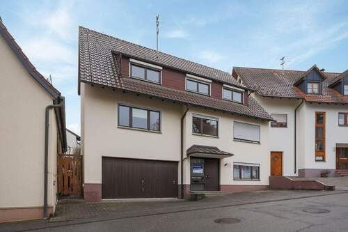 Straßenansicht - 7 Zimmer Mehrfamilienhaus, Wohnhaus zum Kaufen in Wimsheim