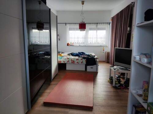 großer Raum im 2. Stock - 