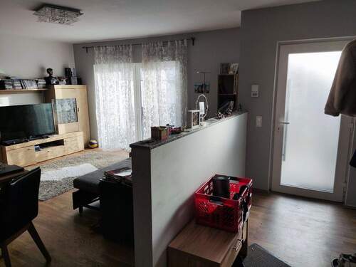 Flur Richtung Wohnzimmer - 5 Zimmer Mehrfamilienhaus, Wohnhaus zum Kaufen in Zirndorf