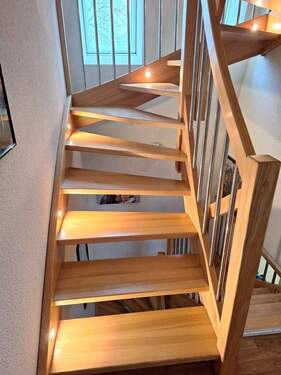 Treppe mit Strahlern - 