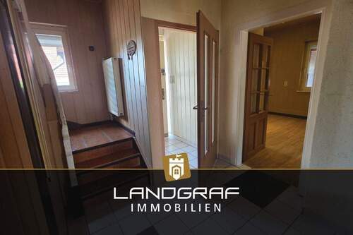 Flur, Eingangsbereich - 4 Zimmer Mehrfamilienhaus, Wohnhaus zum Kaufen in Dünsen