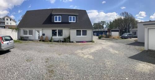 Haupthaus Blick zur Straße - Einfamilienhaus in Lübeck zum Kaufen