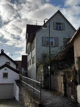 Hausansicht - Gestaltung nach Ihren Wünschen! Haus mit Scheune zu verkaufen! Handwerker aufgepasst.