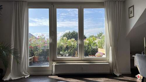 Wohnzimmer - Exklusive Dachgeschosswohnung mit Balkon inkl. 2 Stellplätze