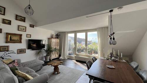Wohnzimmer - 4 Zimmer Mehrfamilienhaus, Wohnhaus zum Kaufen in Pliezhausen