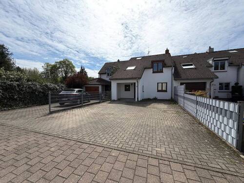 Aussenansicht - Schönes, modernes Reihenhaus inkl. Garten * in Kenzingen