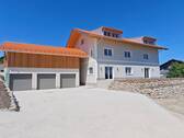 Haus mit Garage UG.jpg - Erstbezug! Helle Dachgeschoßwohnung mit Blick in die Natur!
