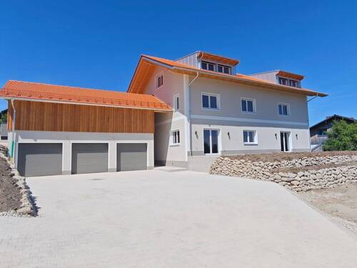 Haus mit Garage UG.jpg - Erstbezug! Helle Dachgeschoßwohnung mit Blick in die Natur!