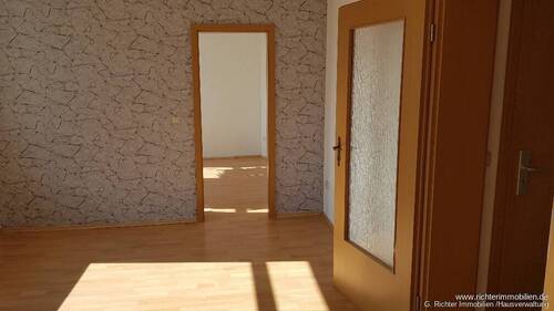 Wohnzimmer - Etagenwohnung mit 42,00 m&sup2; in Großschirma / Siebenlehn zur Miete