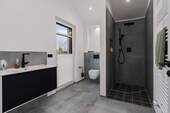 Badezimmer im Dachgeschoss (7,49m²) - 
