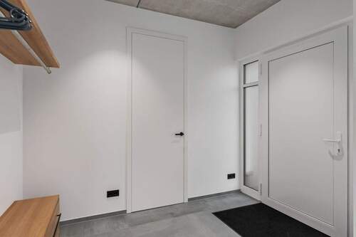 Flur im Erdgeschoss (5,97m²) - 4 Zimmer Mehrfamilienhaus, Wohnhaus zum Kaufen in Lembruch