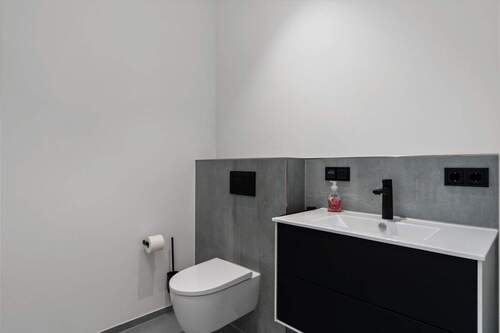 Badezimmer im Erdgeschoss (4,95m²) - Mehrfamilienhaus, Wohnhaus mit 102,60 m&sup2; in Lembruch zum Kaufen