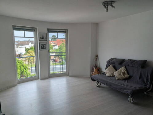 Wohnzimmer - Ruhige 2 Zimmer Wohnung mit Tiefgaragenstellplatz