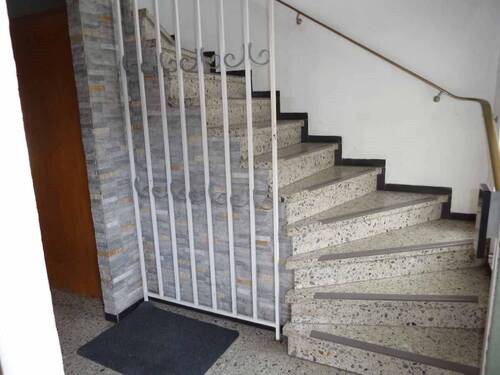 massive Treppenanlage aus Werkstein - 