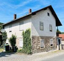 *Preisreduzierung* 1.480m² großes Grundstück am grünen Ortsrand... viel Platz bietendes Haus mit Doppelgarage, Wohnfl. 160m² - Oberaurach Unterschleichach