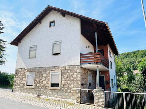 Südansicht - 7 Zimmer Einfamilienhaus zum Kaufen in Oberaurach