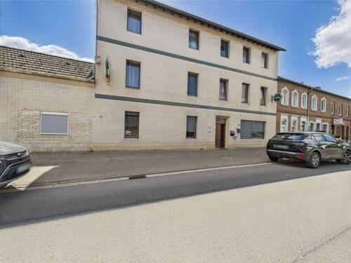 WWW.BOUWENS.DE - Mehrfamilienhaus, Wohnhaus mit 272,50 m² in Geilenkirchen / Gillrath zum Kaufen