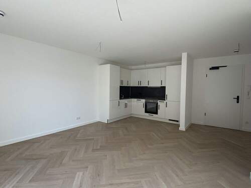 Wohnbereich mit Blick auf EBL - 2 Zimmer Etagenwohnung zur Miete in Hamburg