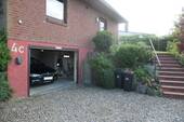 Vorplatz mit Tiefgarage - 