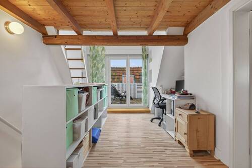 Flur Dachgeschoss mit Arbeitsbereich - 