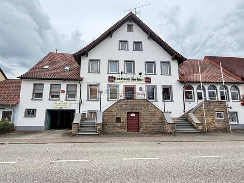 Hausfront mit Haupteingang - Gastronomie mit Wohnung und Gästezimmern in Konken zu verkaufen.