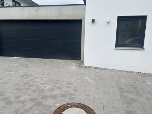 Doppel Garage am Haus - 