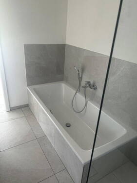 Bad Wanne Dusche - Etagenwohnung mit 130,00 m² in Eggenfelden zur Miete