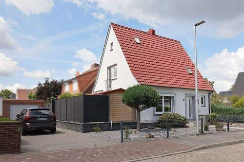 Titelbild - 4 Zimmer Mehrfamilienhaus, Wohnhaus zum Kaufen in Delmenhorst