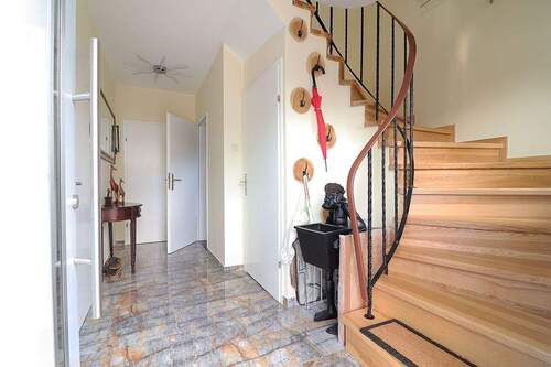 Eingangsbereich - 4 Zimmer Mehrfamilienhaus, Wohnhaus in Delmenhorst