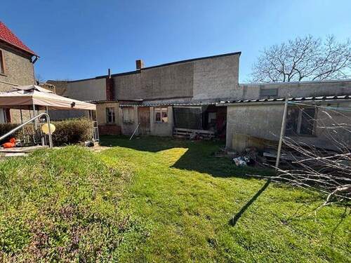 Gartenansicht auf Nebengebäude - 