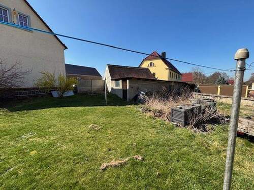 Gartenansicht auf Garage - 