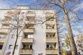 Außenansicht - Top-Lage in Friedenau: Helle 2,5-Zimmer-Wohnung mit Wintergarten nahe Friedrich-Wilhelm-Platz