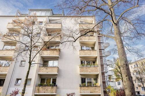 Außenansicht - Top-Lage in Friedenau: Helle 2,5-Zimmer-Wohnung mit Wintergarten nahe Friedrich-Wilhelm-Platz