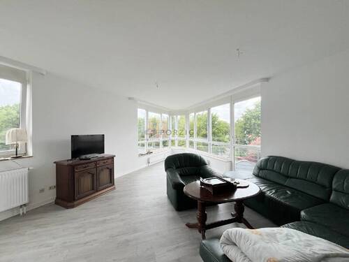 Wohnzimmer - 4 Zimmer Etagenwohnung zur Miete in Chemnitz
