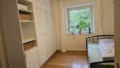 Schlafzimmer mit Einbauschrank - 