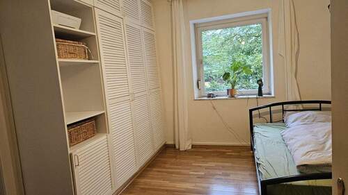 Schlafzimmer mit Einbauschrank - 